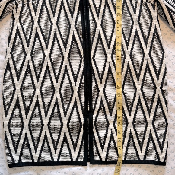 St. John Nisi Jacquard Black and White Zip Up Size Small Cardigan Jacket - Picture 5 of 9